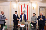 Oxley创始人陈积光（Ching Chiat Kwong）与意大利托斯卡纳地区最高政府官员续签信任协议